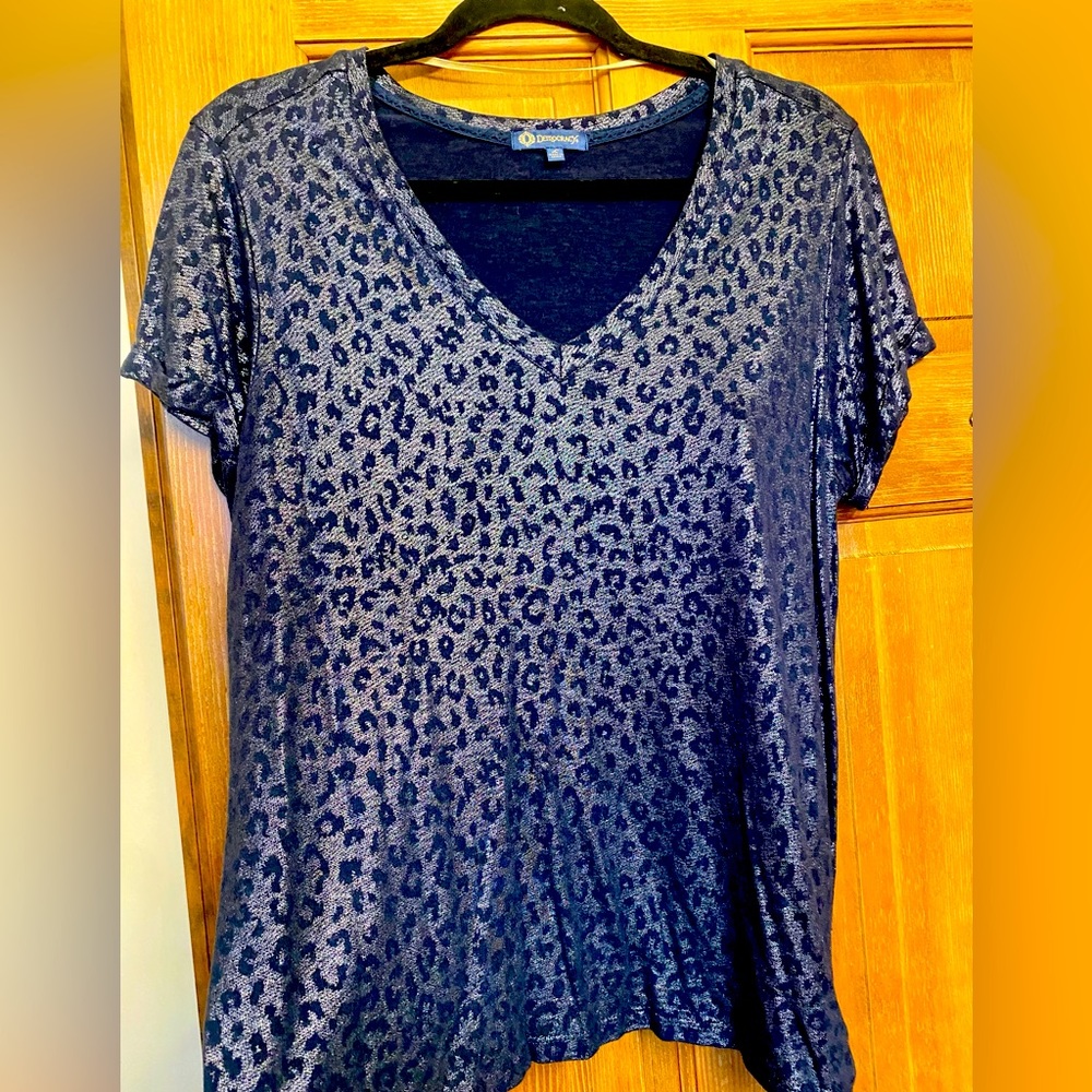 Democracy top size large